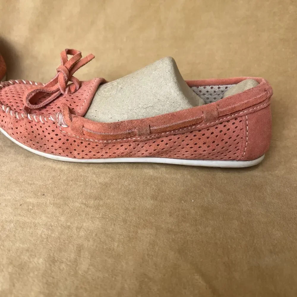 Minnetonka Moccasins Lisa SZ 8 Suede Perforated Pink Melon White Rubber Sole